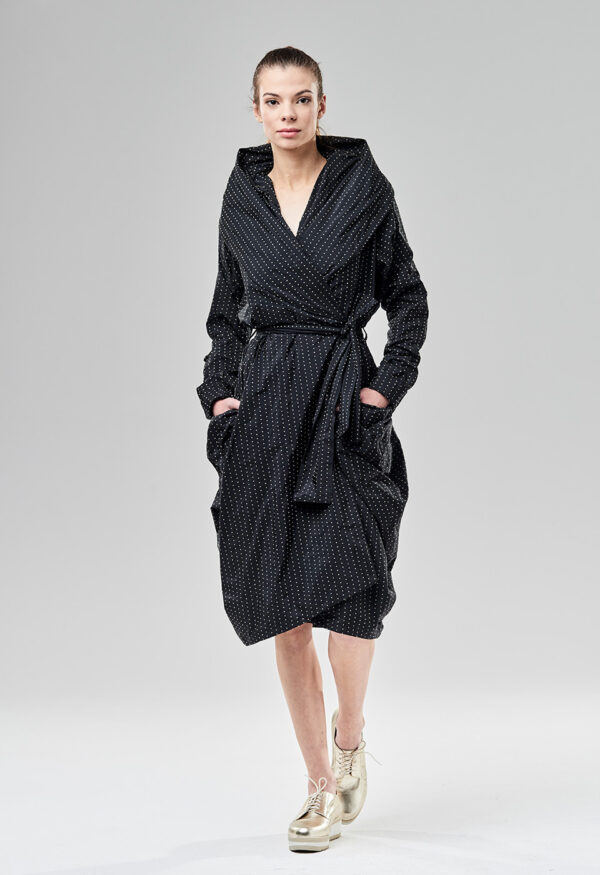 Sukienka płaszczowa w kropki Viola Śpiechowicz 01