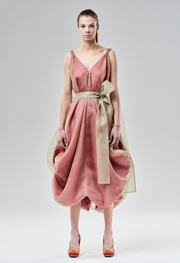 Sukienka spadochronowa z jedwabnej organdyny Viola Śpiechowicz 01