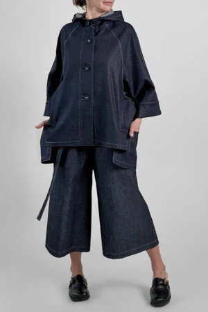 Kurtka jeansowa oversize z kapturem – Viola Śpiechowicz, ujęcie 2