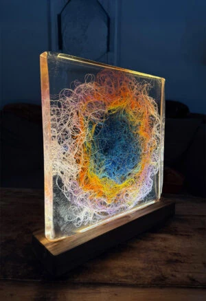 Lumisfera Interstellar Egg – artystyczna lampa z żywicy, Viola Śpiechowicz, ujęcie 1